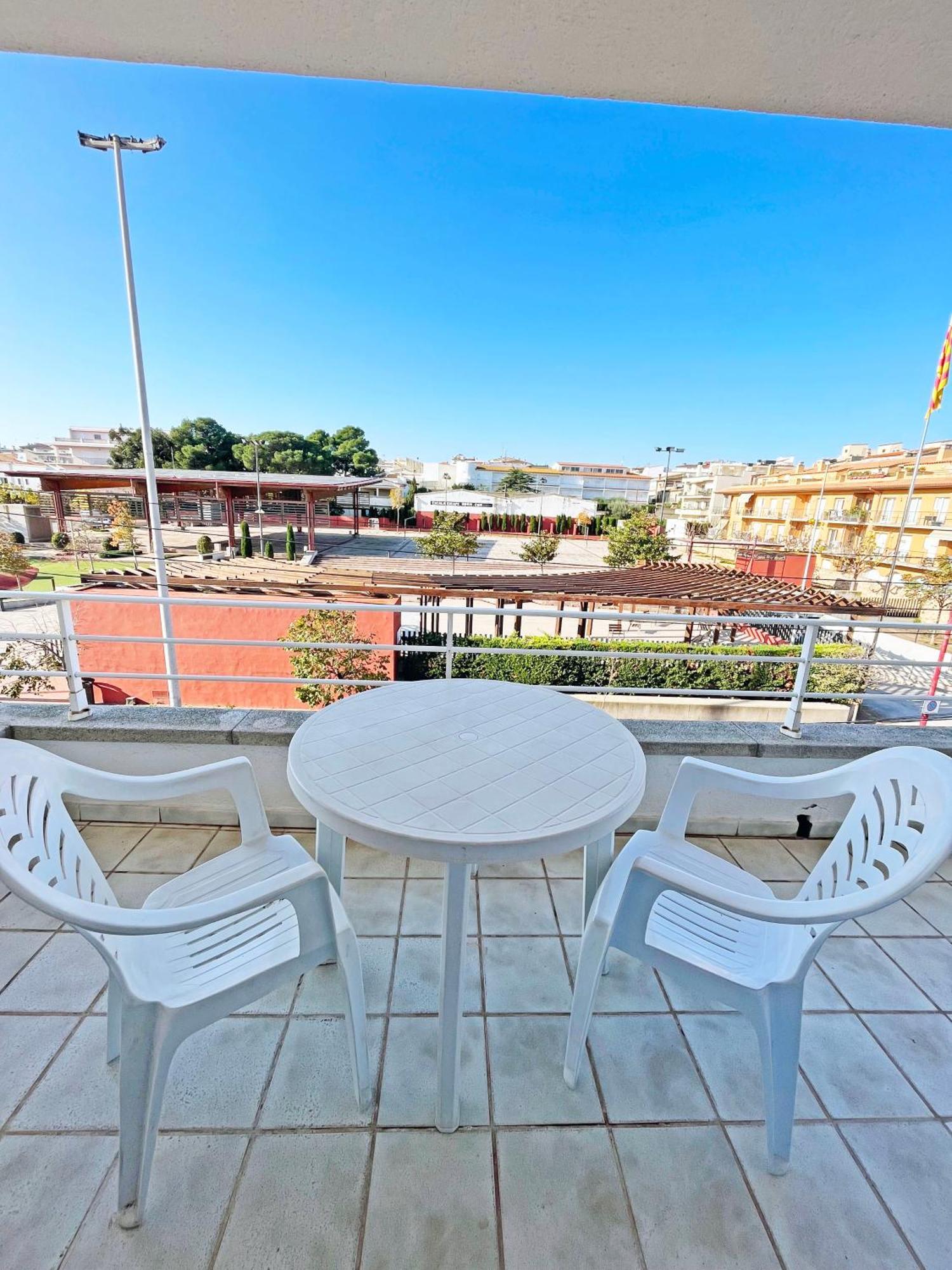 Apartamento De 3 Habitaciones En El Centro L'Escala Exterior photo